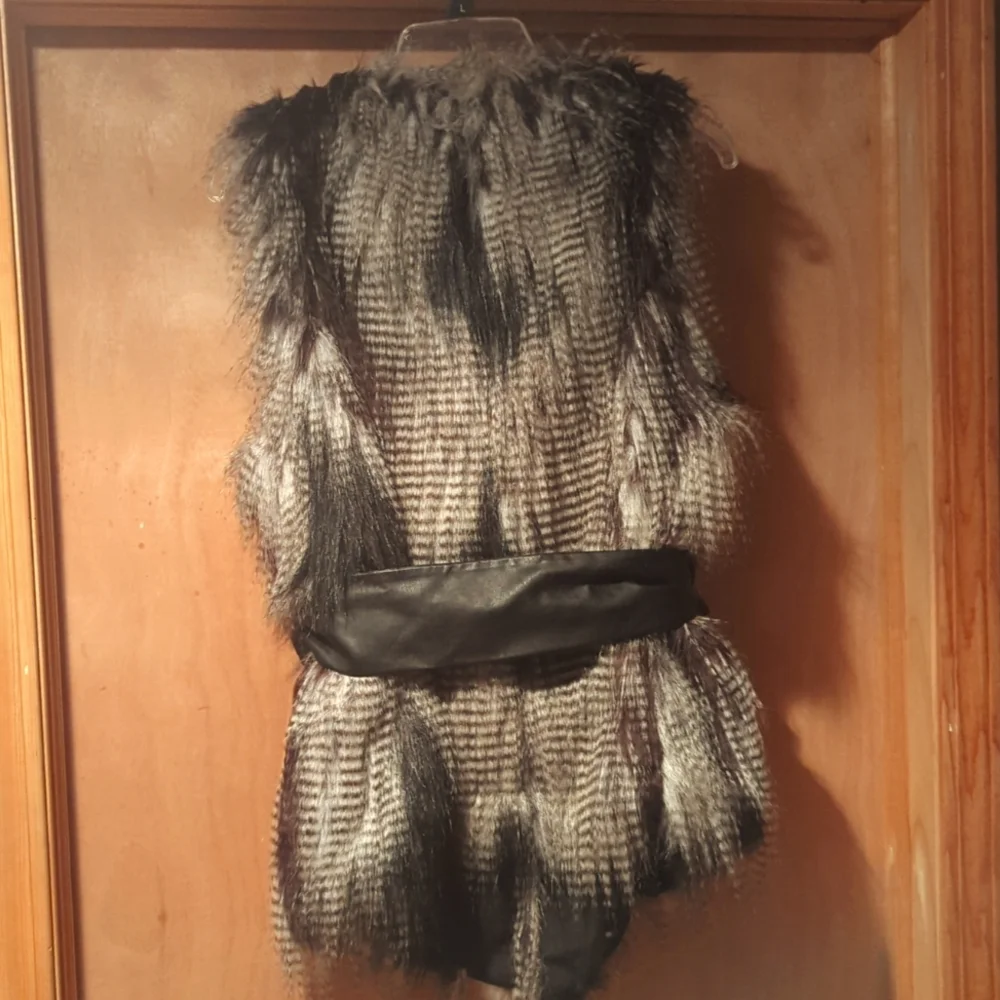 Fever black/white vest size large